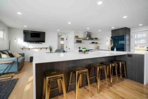 Sleeps 16 - 15 min/Downtown, 10 min/Medical Center